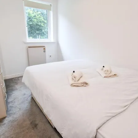 Apartment Stylish 3 Bedroom House *